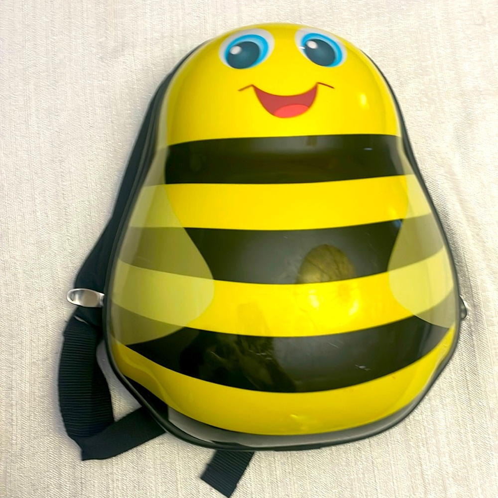 Heys Bumble Bee Kids Bag pack 
Unnoticeable scratch/see last picture